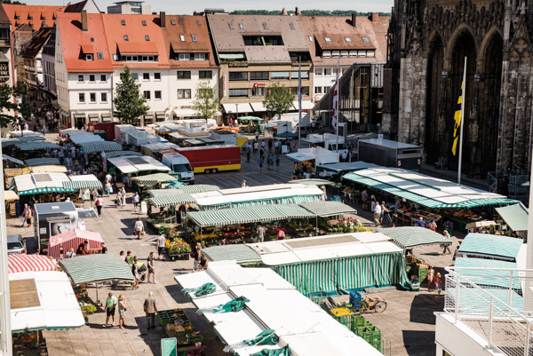 Der Ulmer Wochenmarkt: Garant für frische und regionale Produkte. Unvergleichliche Auswahl an 5 Tagen die Woche, an 4 Standorten im Ulmer Stadtgebiet.